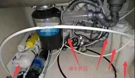 客戶說裝了一臺凈水器，比我的便宜！看到實(shí)物我忍不住笑了！